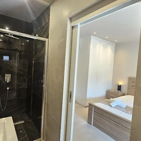 Executive Retreat Апартаменти
