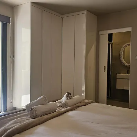 Apartment Executive Retreat *